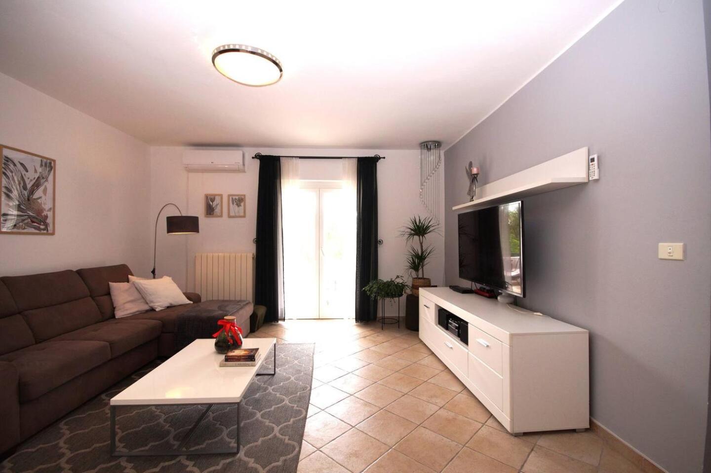 Jolanda Villa
